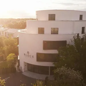 4* Hotel Block & Living